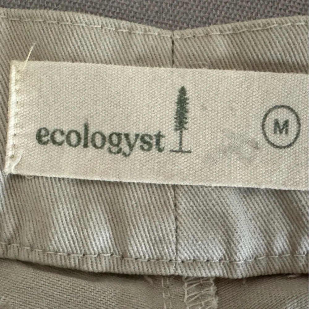 Women’s Casual Tan Shorts - Picture 4 of 5